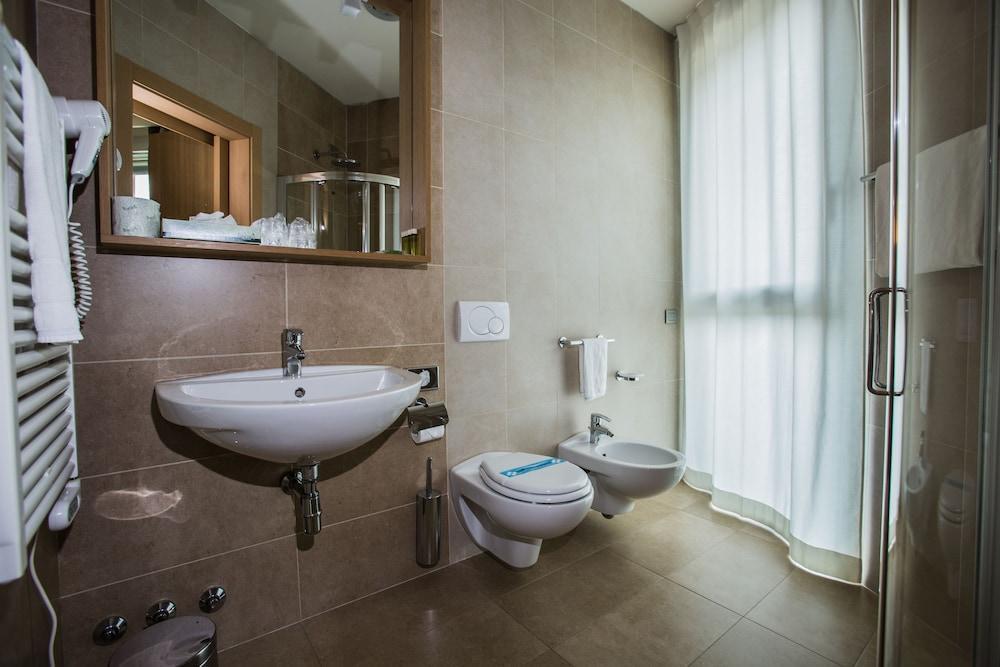 Hsm Hotel San Martino Garbagnate Monastero Exterior photo